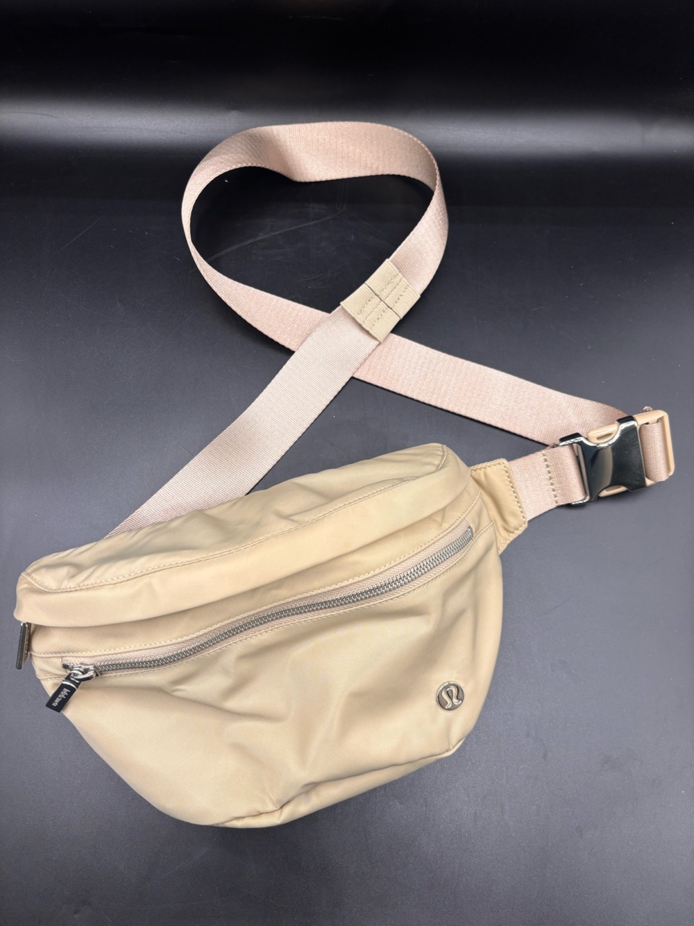 Lululemon Athletica City Adventure Belt Bag 2.5L Beige Silver STAINS